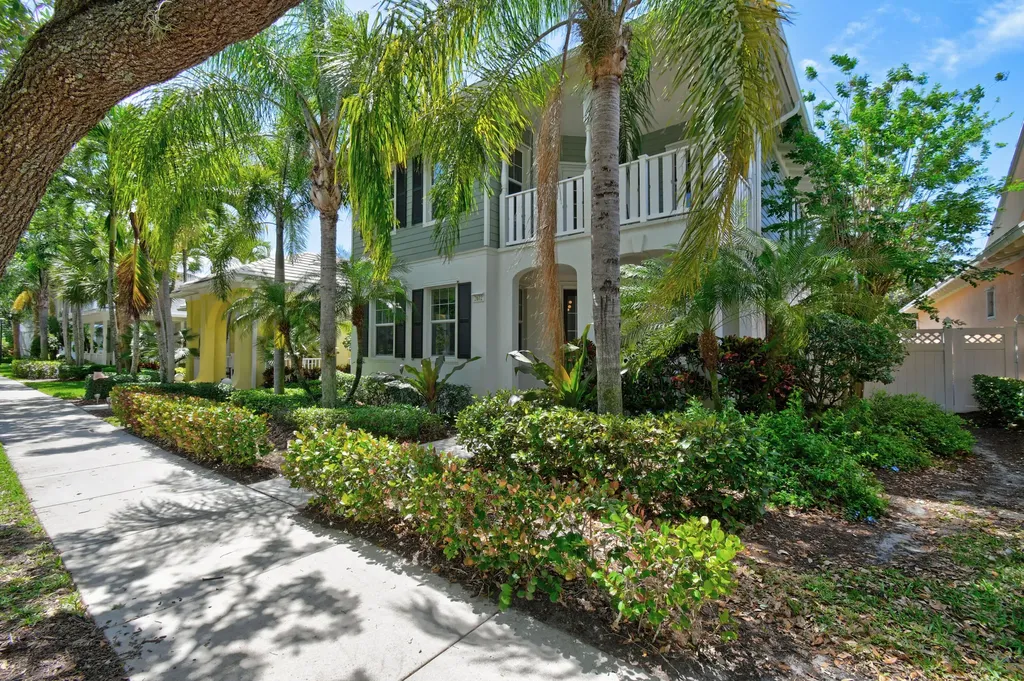 2672 E Community Drive Jupiter FL 33458