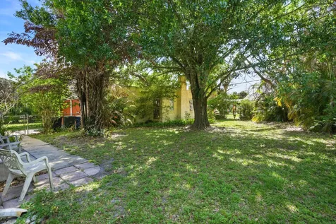 2509 Sunrise Boulevard Fort Pierce FL 34982