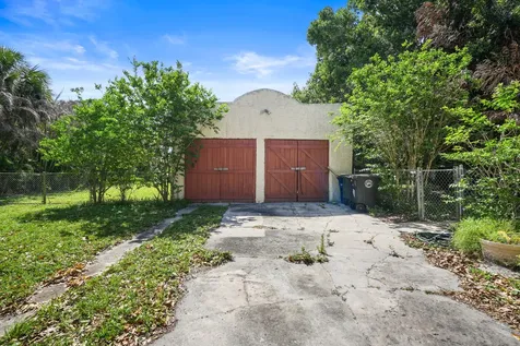 2509 Sunrise Boulevard Fort Pierce FL 34982