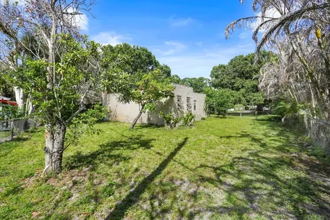 2509 Sunrise Boulevard Fort Pierce FL 34982