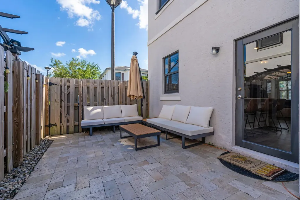 524 SW 19th Way Fort Lauderdale FL 33312