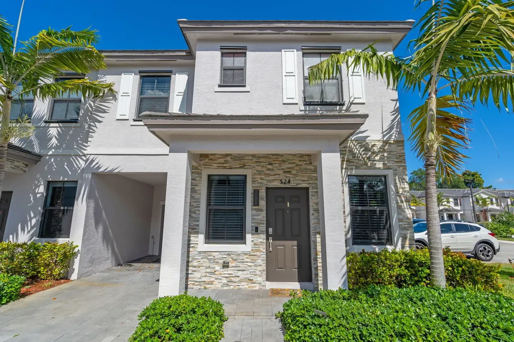 524 SW 19th Way Fort Lauderdale FL 33312