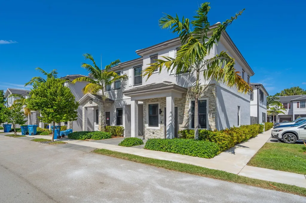 524 SW 19th Way Fort Lauderdale FL 33312