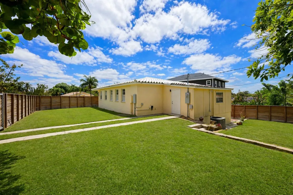 901 39th Street West Palm Beach FL 33407