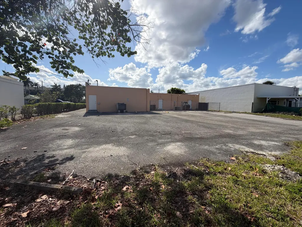 3060 N Federal Highway Boca Raton FL 33431
