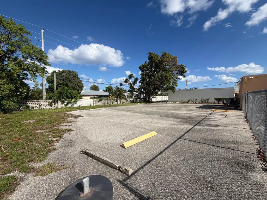 3060 N Federal Highway Boca Raton FL 33431