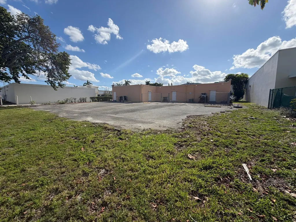 3060 N Federal Highway Boca Raton FL 33431