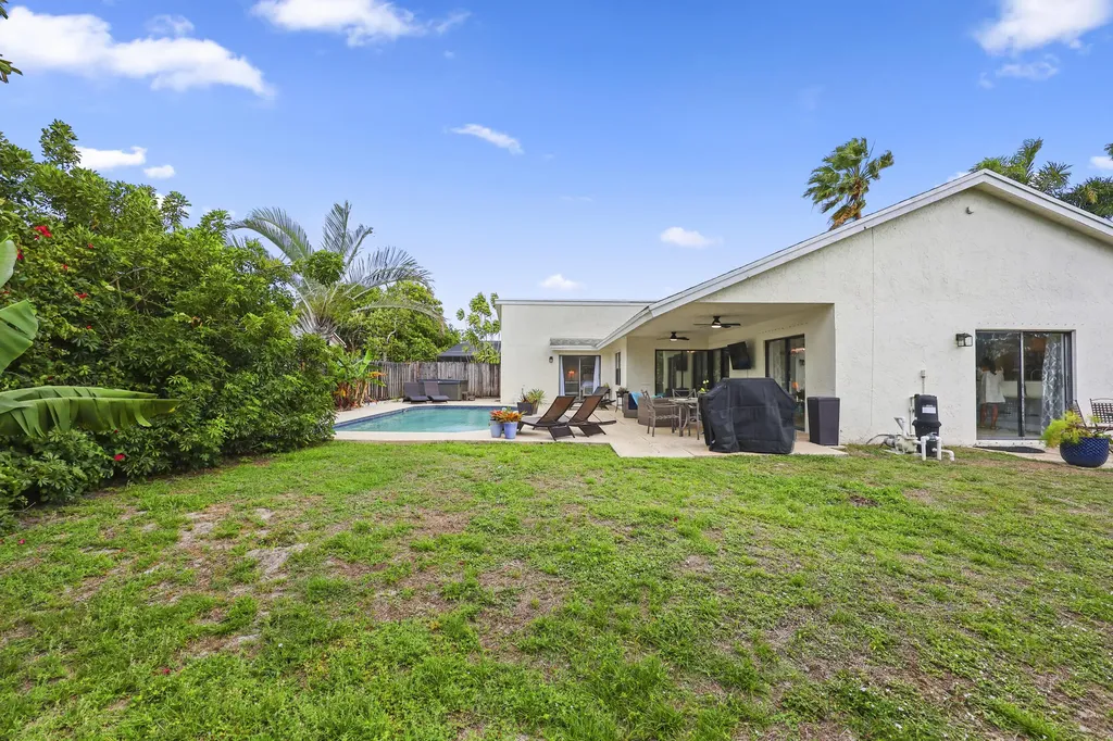 21059 Rustlewood Avenue Boca Raton FL 33428