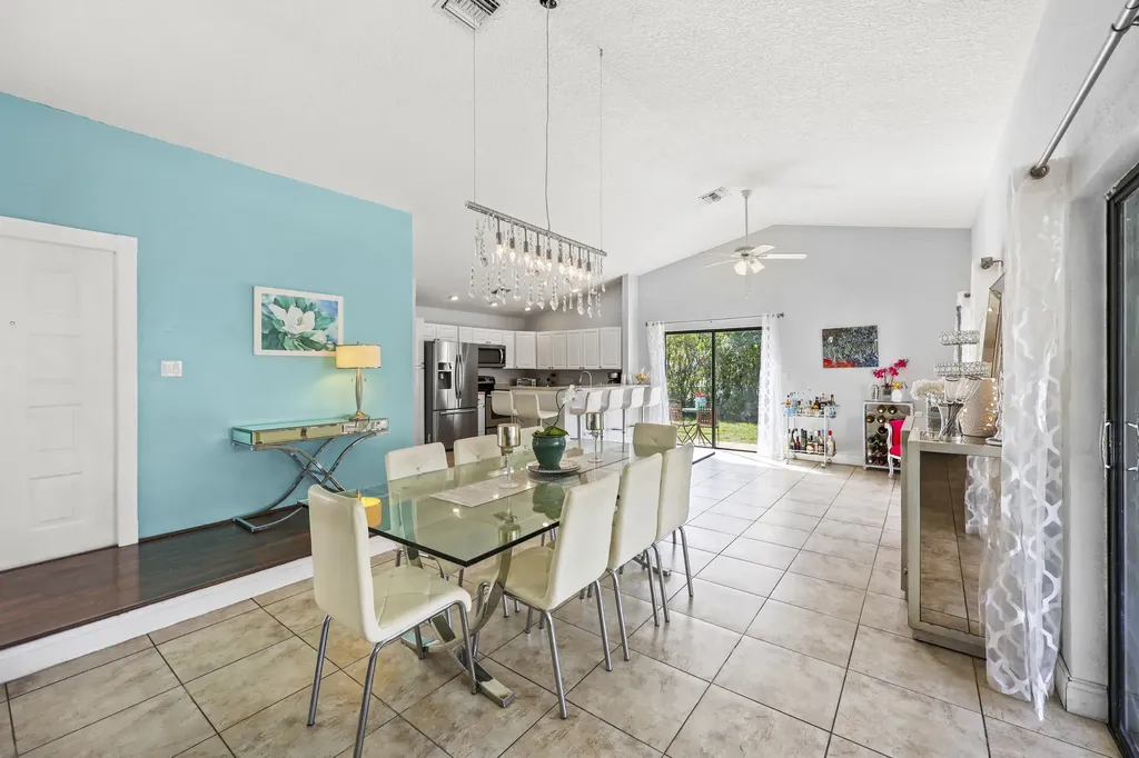 21059 Rustlewood Avenue Boca Raton FL 33428
