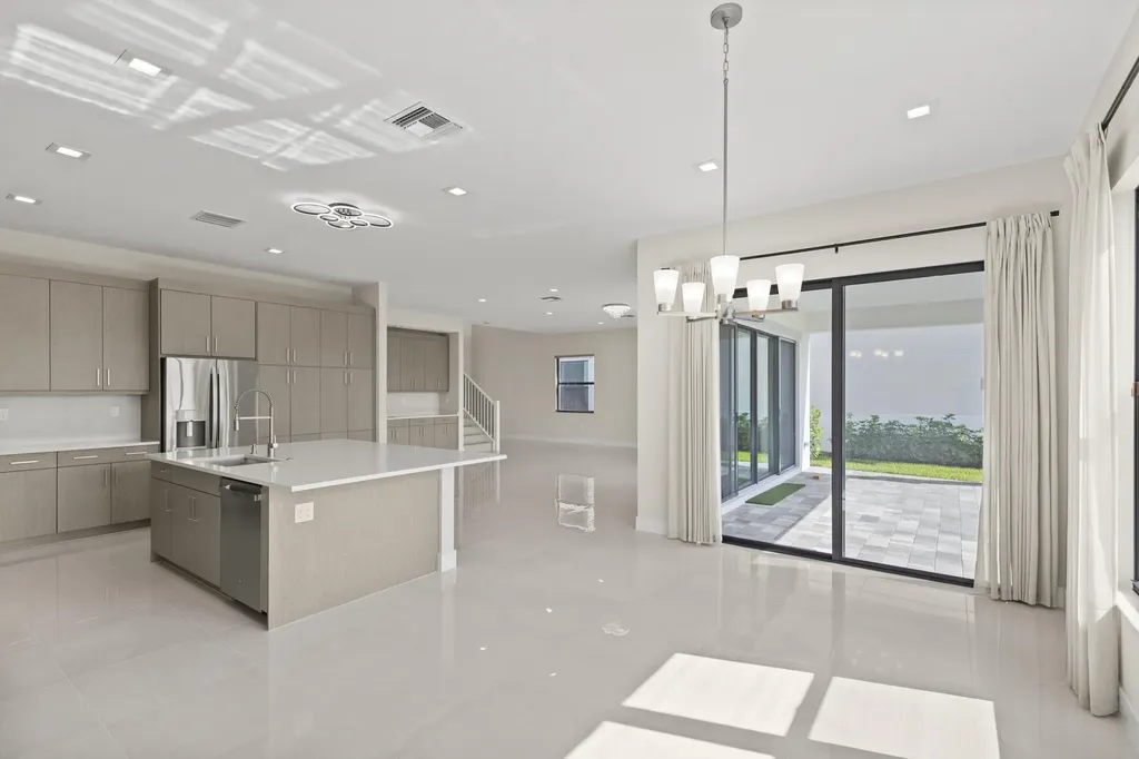 10033 Stockrun Drive Palm Beach Gardens FL 33412