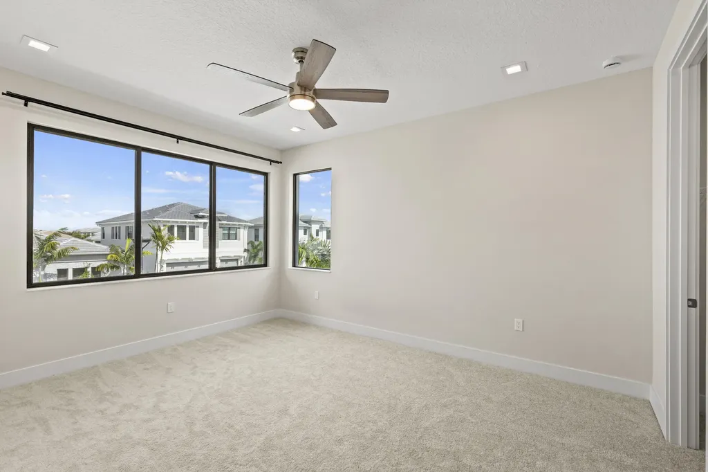 10033 Stockrun Drive Palm Beach Gardens FL 33412