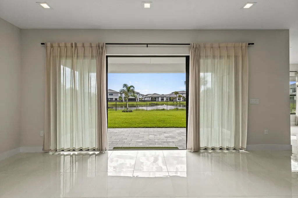 10033 Stockrun Drive Palm Beach Gardens FL 33412