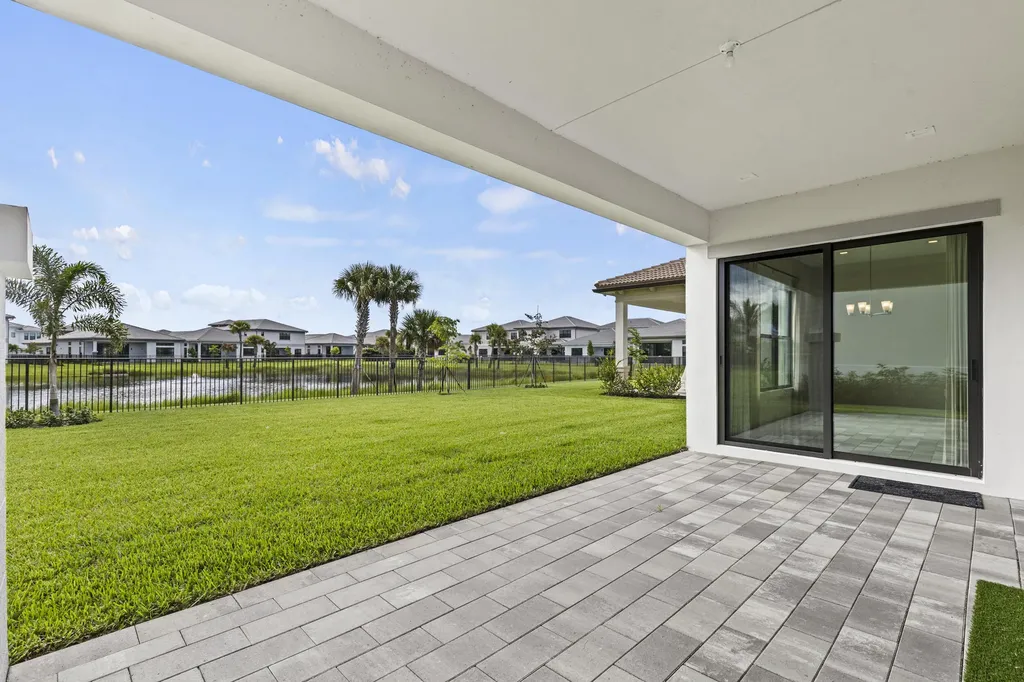10033 Stockrun Drive Palm Beach Gardens FL 33412
