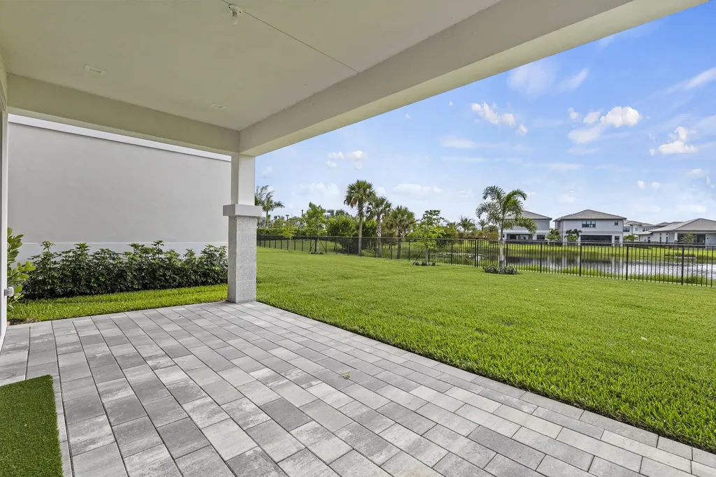 10033 Stockrun Drive Palm Beach Gardens FL 33412