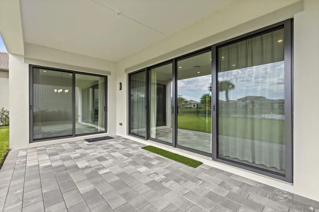 10033 Stockrun Drive Palm Beach Gardens FL 33412