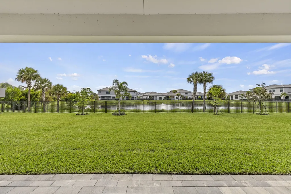 10033 Stockrun Drive Palm Beach Gardens FL 33412