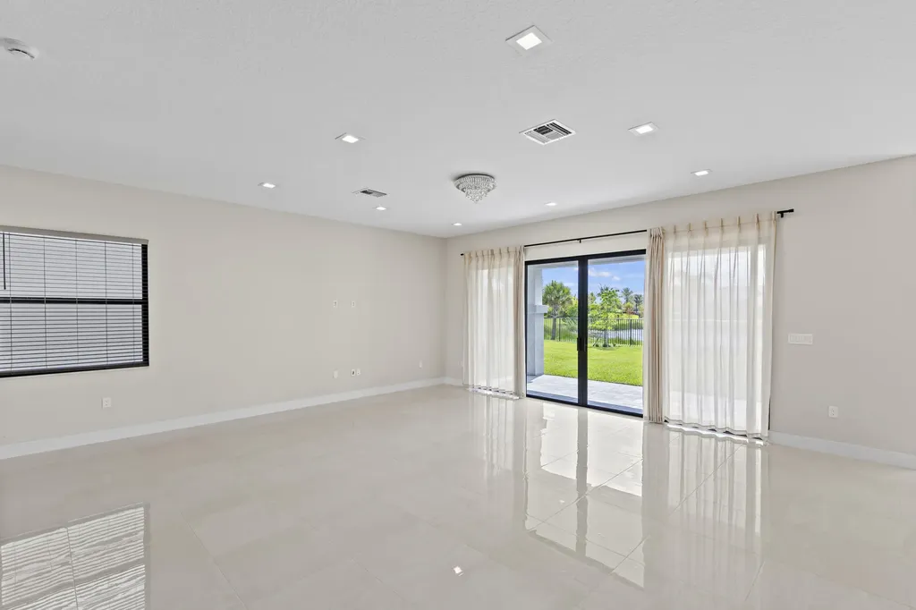 10033 Stockrun Drive Palm Beach Gardens FL 33412