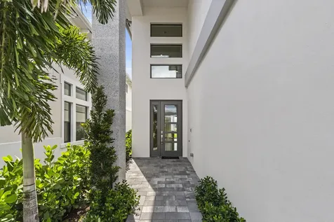 10033 Stockrun Drive Palm Beach Gardens FL 33412