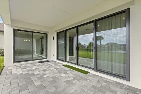 10033 Stockrun Drive Palm Beach Gardens FL 33412