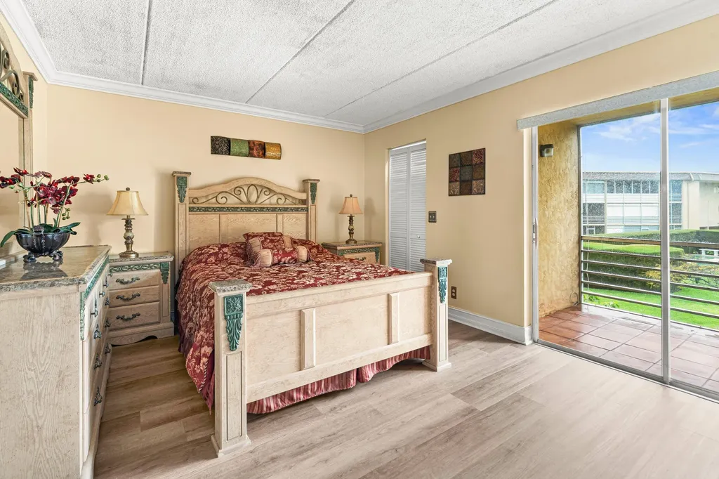 600 Village Green Court Palm Springs FL 33461