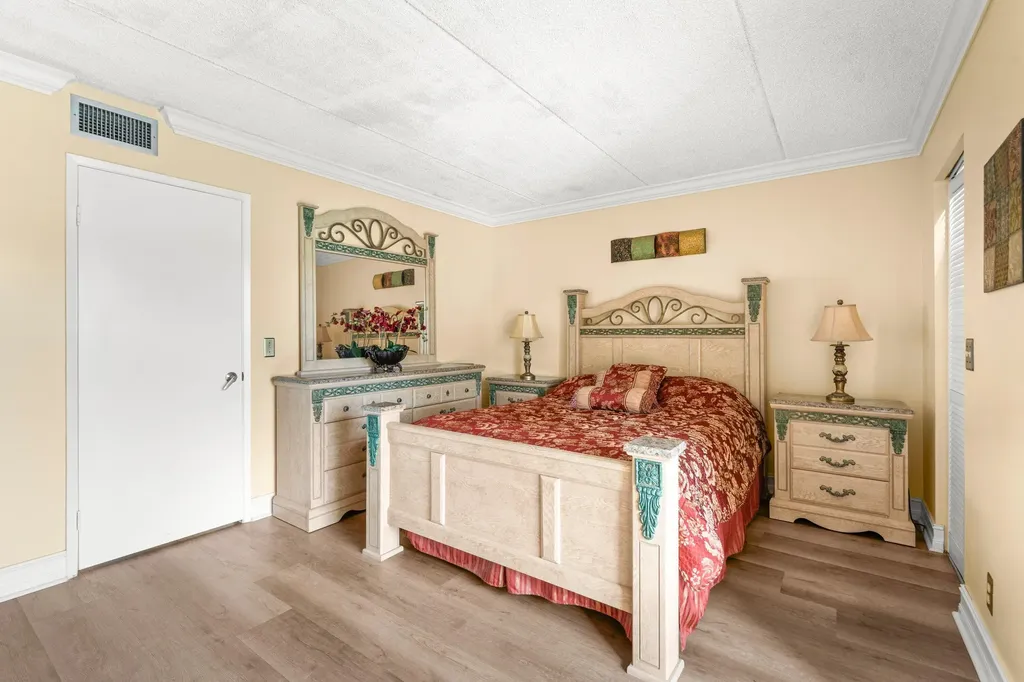 600 Village Green Court Palm Springs FL 33461