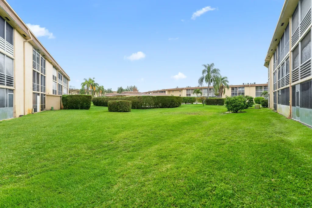 600 Village Green Court Palm Springs FL 33461