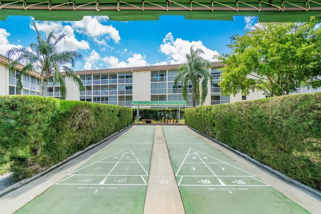 600 Village Green Court Palm Springs FL 33461