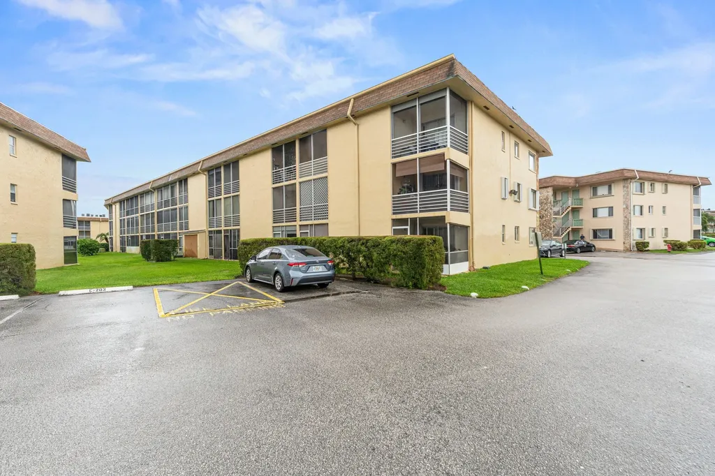 600 Village Green Court Palm Springs FL 33461