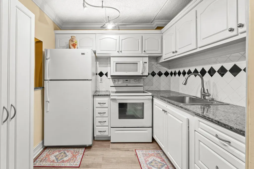 600 Village Green Court Palm Springs FL 33461