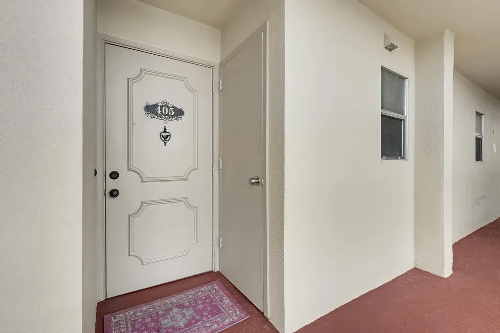 3755 Via Lake Worth FL 33467