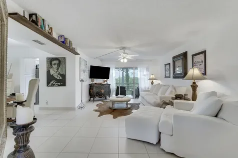 3755 Via Lake Worth FL 33467