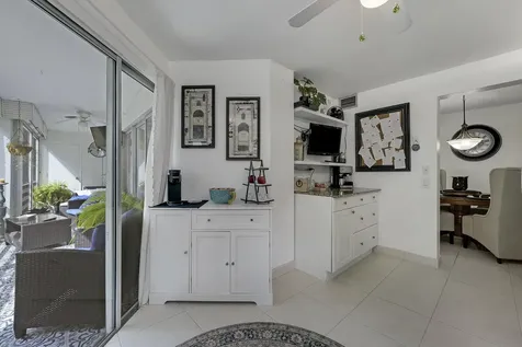 3755 Via Lake Worth FL 33467