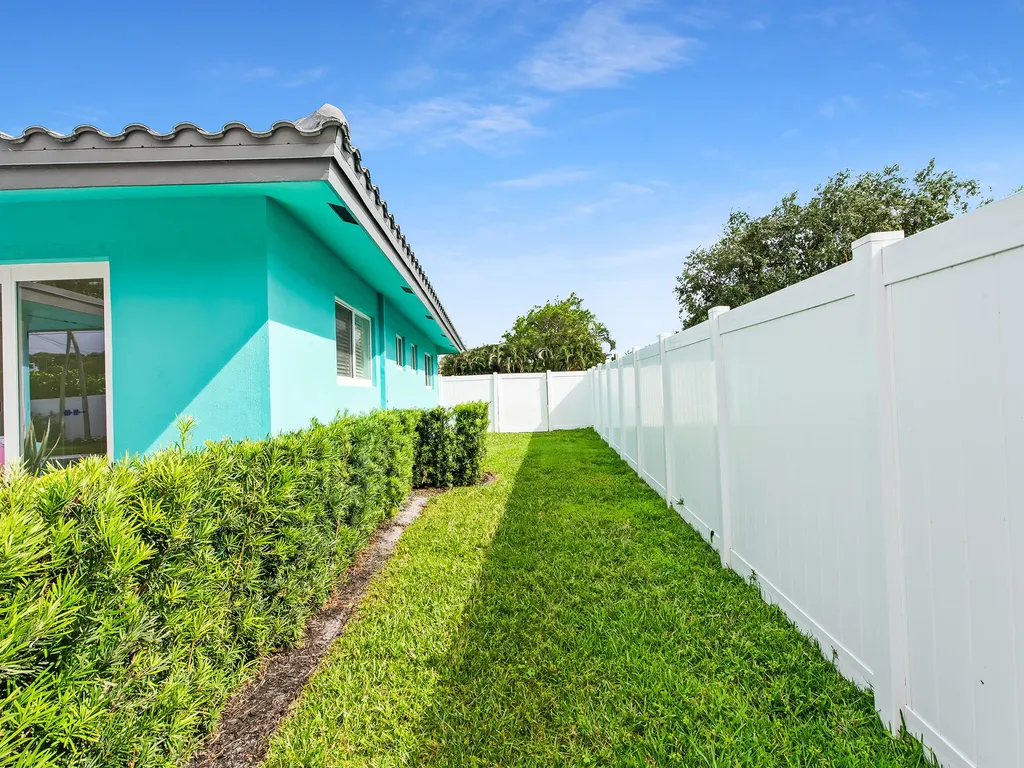 2141 NE 24th Street Lighthouse Point FL 33064