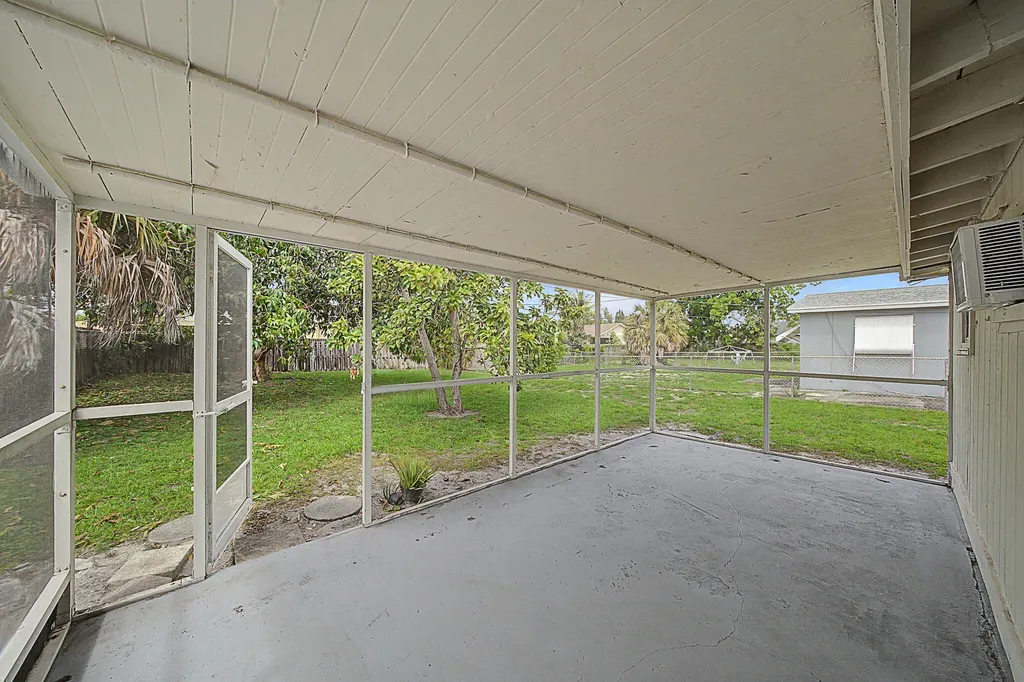 301 SE 21st Avenue Boynton Beach FL 33435