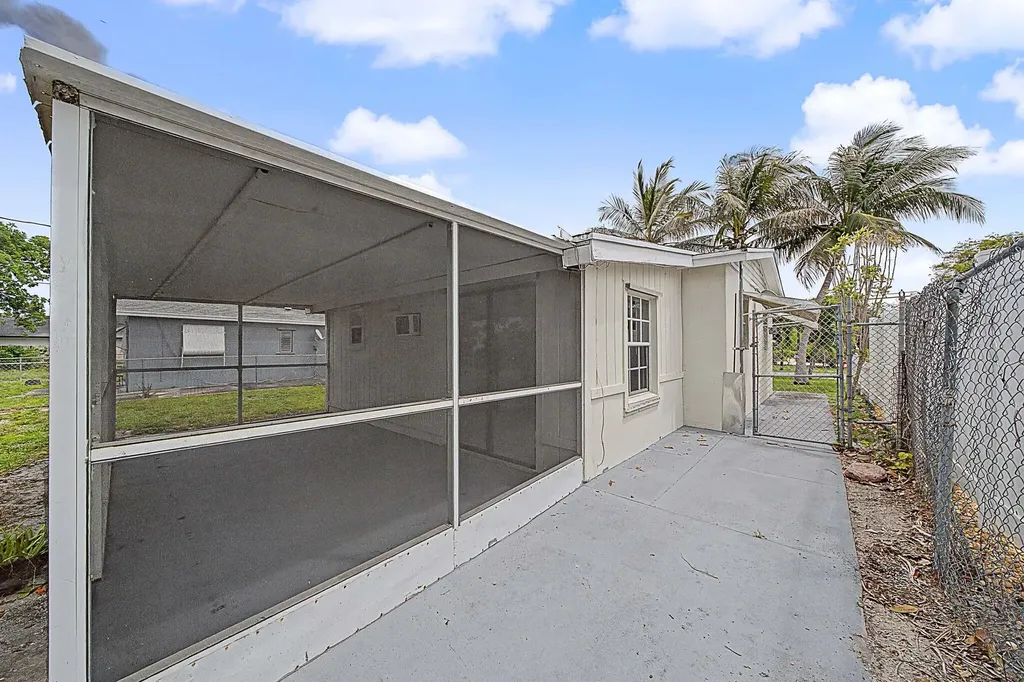 301 SE 21st Avenue Boynton Beach FL 33435