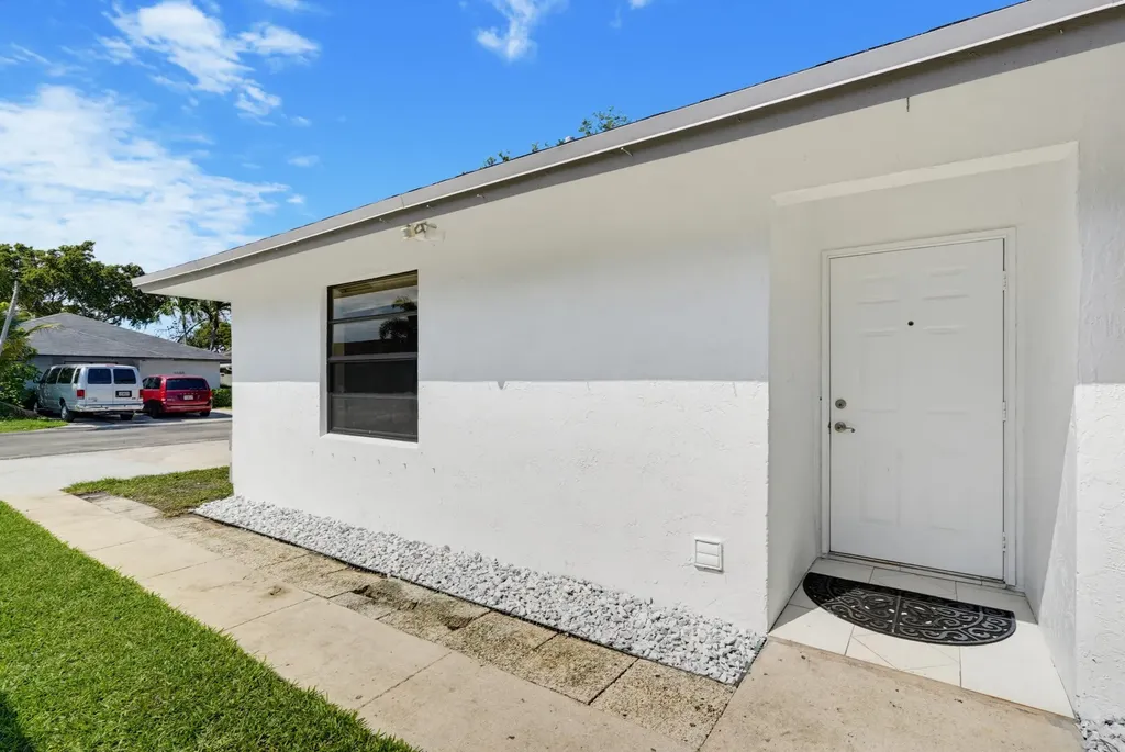 1359 Pines Lane West Palm Beach FL 33415