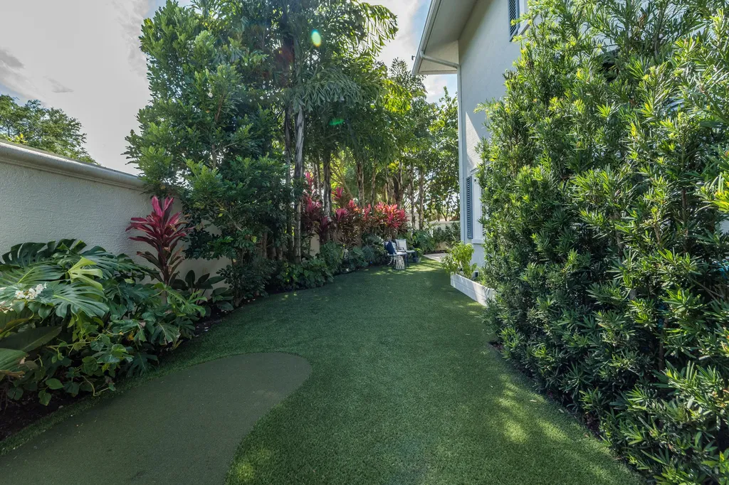 2520 Estates Drive North Palm Beach FL 33410
