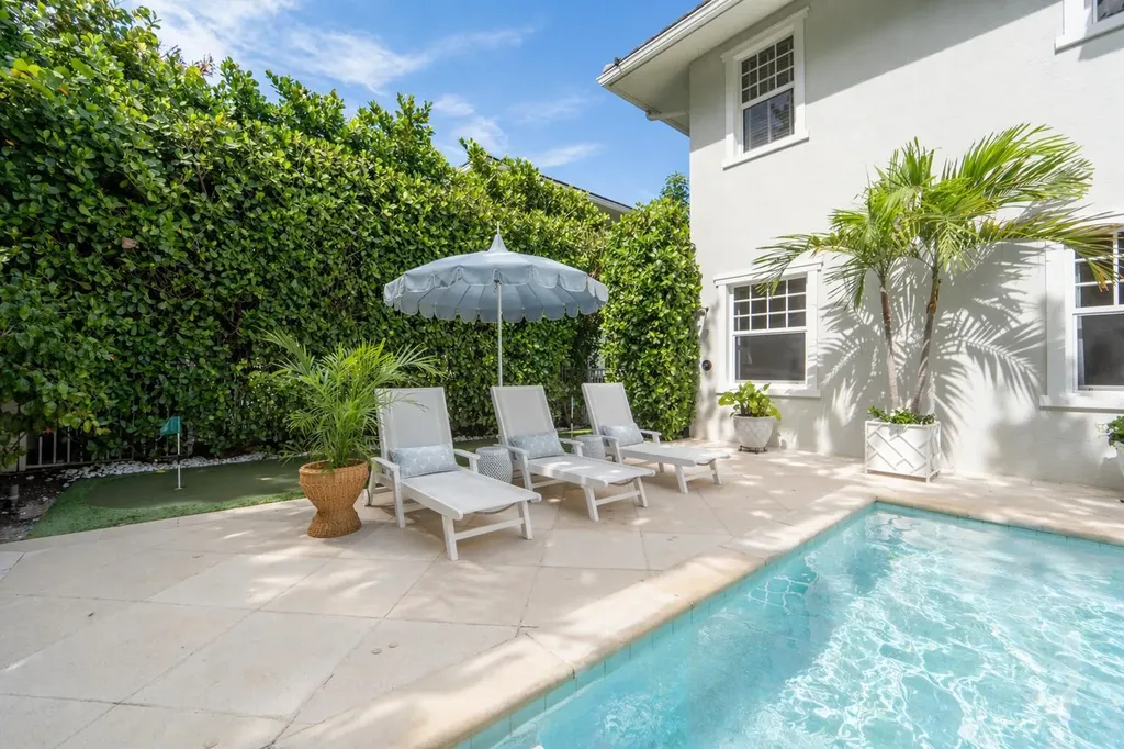 2520 Estates Drive North Palm Beach FL 33410