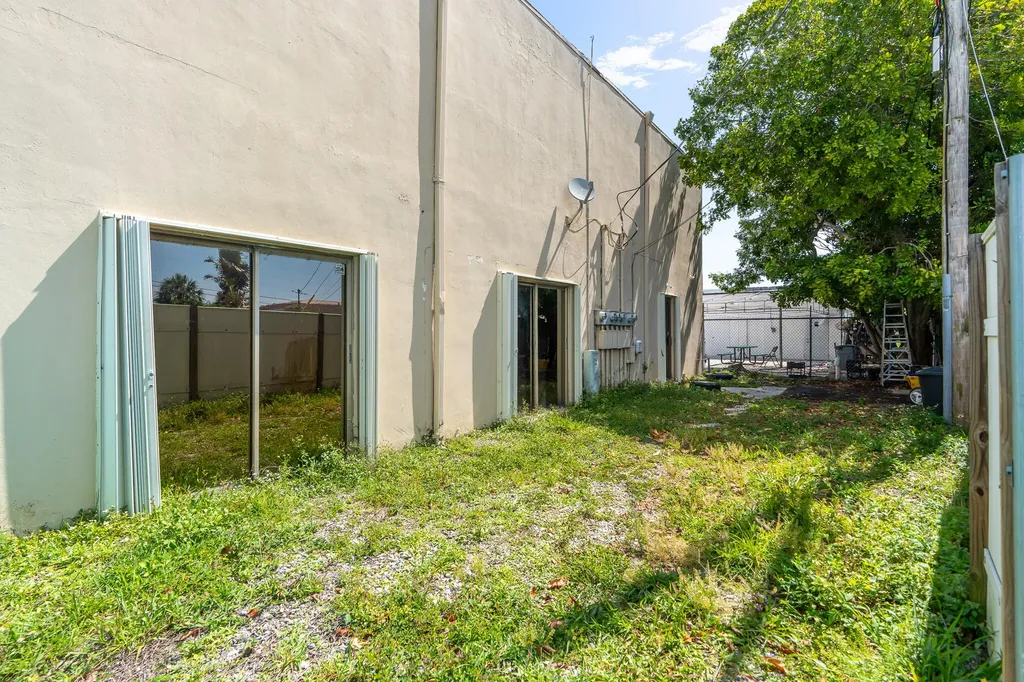 2720 Forest Hill Boulevard Palm Springs FL 33406