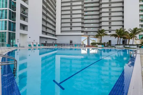 888 Biscayne Boulevard Miami FL 33132