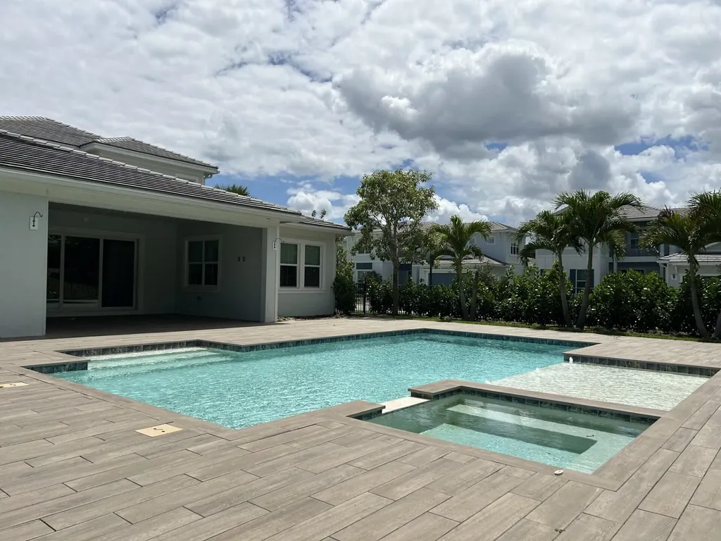 9268 Crestview Circle Palm Beach Gardens FL 33412