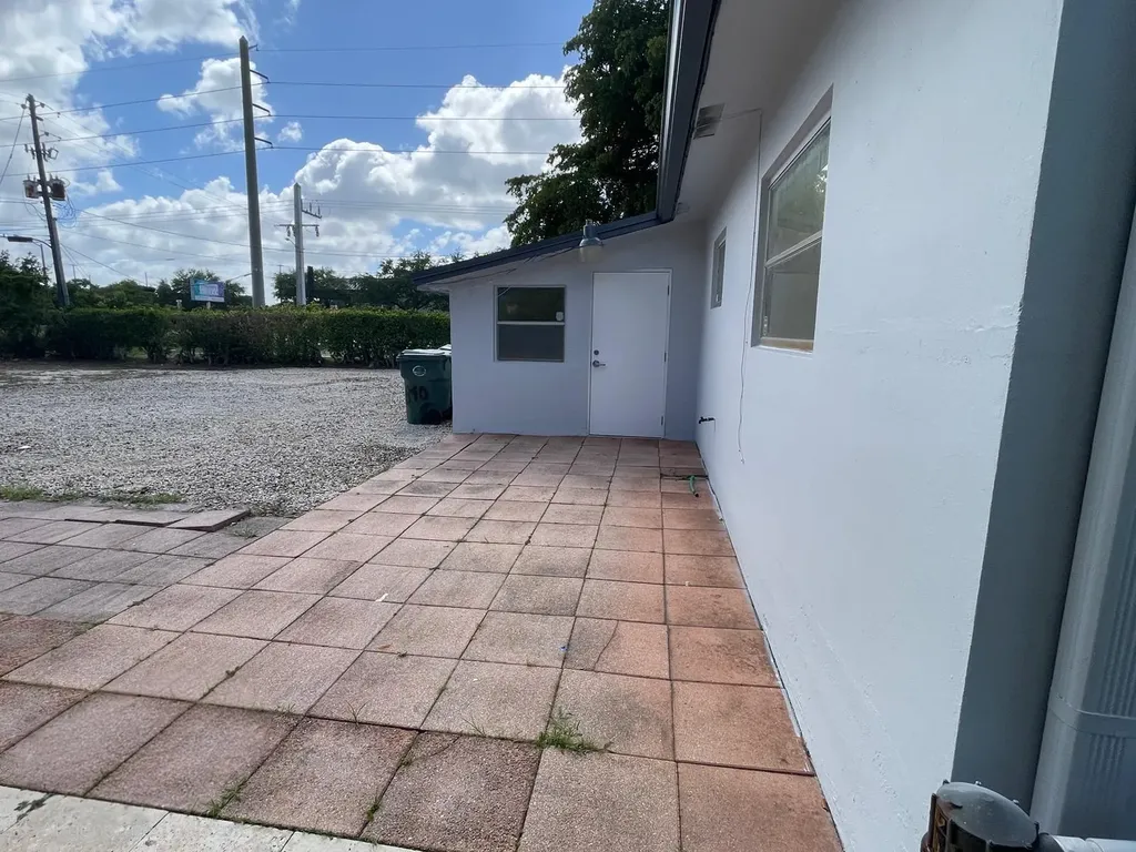 840 NW 33rd Street Oakland Park FL 33309