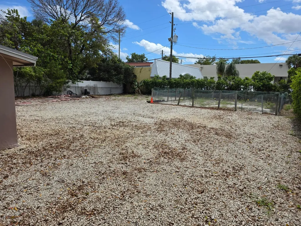 840 NW 33rd Street Oakland Park FL 33309