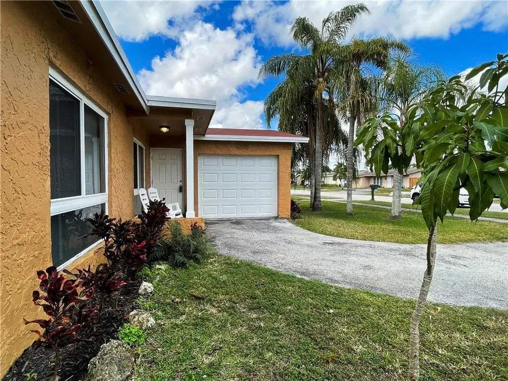 11420 NW 35th Street Sunrise FL 33323