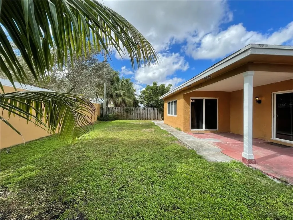 11420 NW 35th Street Sunrise FL 33323