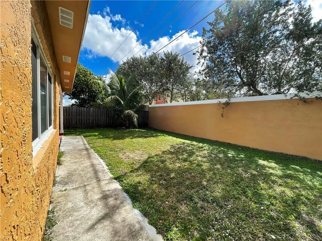 11420 NW 35th Street Sunrise FL 33323