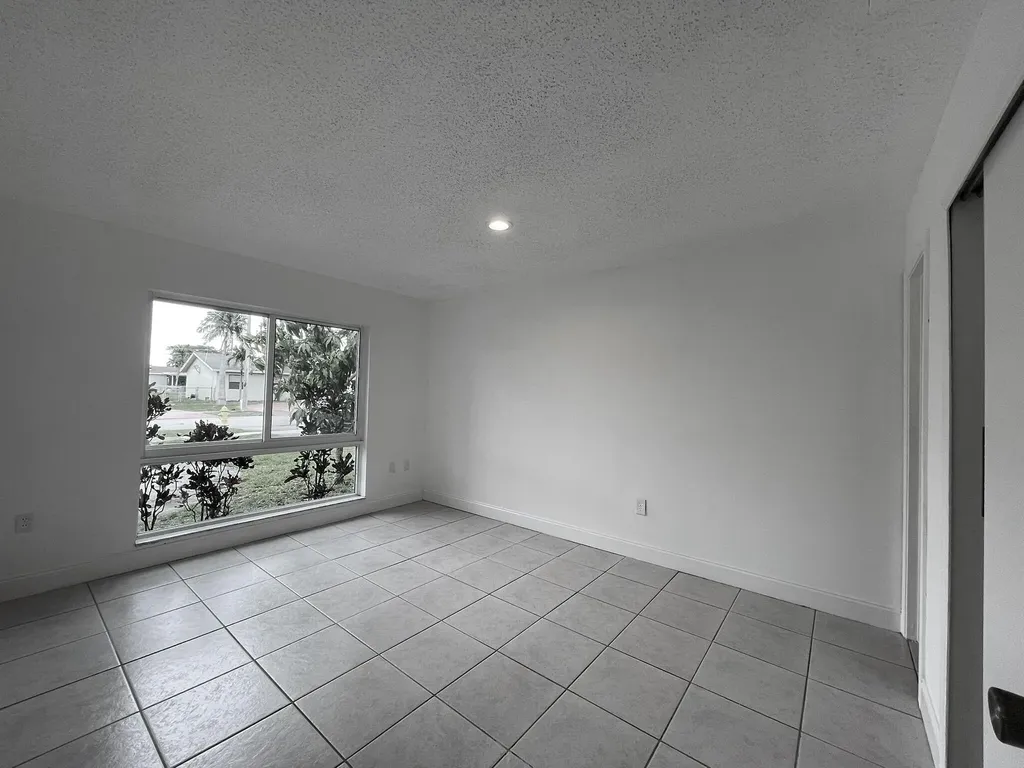 11420 NW 35th Street Sunrise FL 33323
