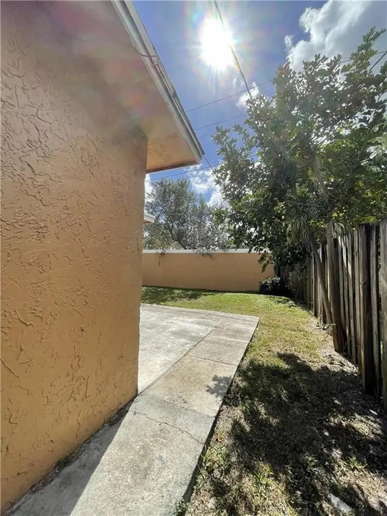 11420 NW 35th Street Sunrise FL 33323