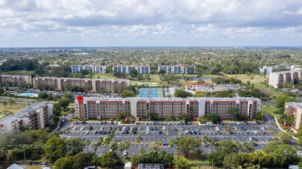 3590 Via Poinciana Lake Worth FL 33467