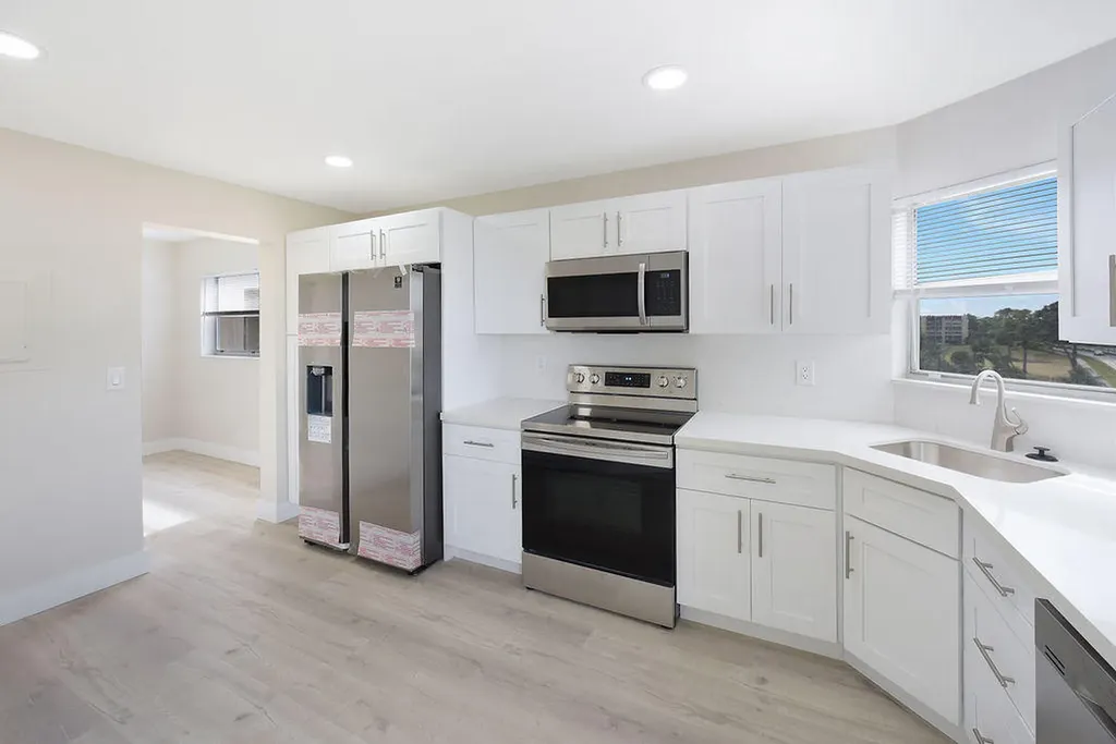 3590 Via Poinciana Lake Worth FL 33467